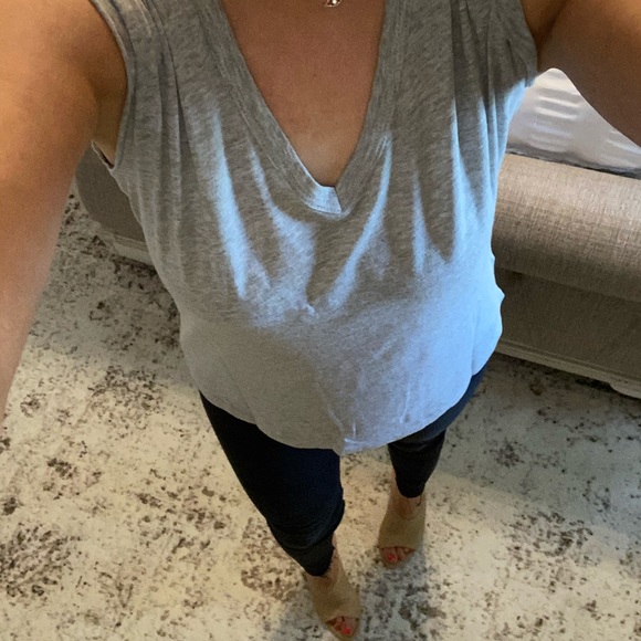 Now in blk 🖤Z & V  Studded skull tank. - Picture 5 of 8